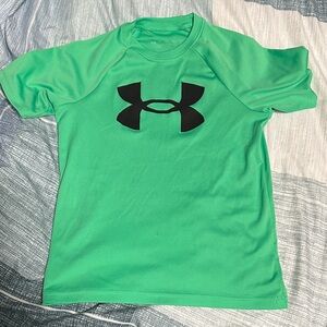 Boys under armour size small free shirt